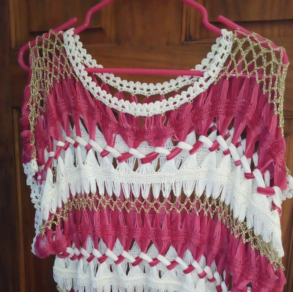 Very cute layering top